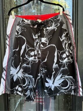 💀 Vintage Y2K Kirra Skull & Floral Graphic Board Shorts